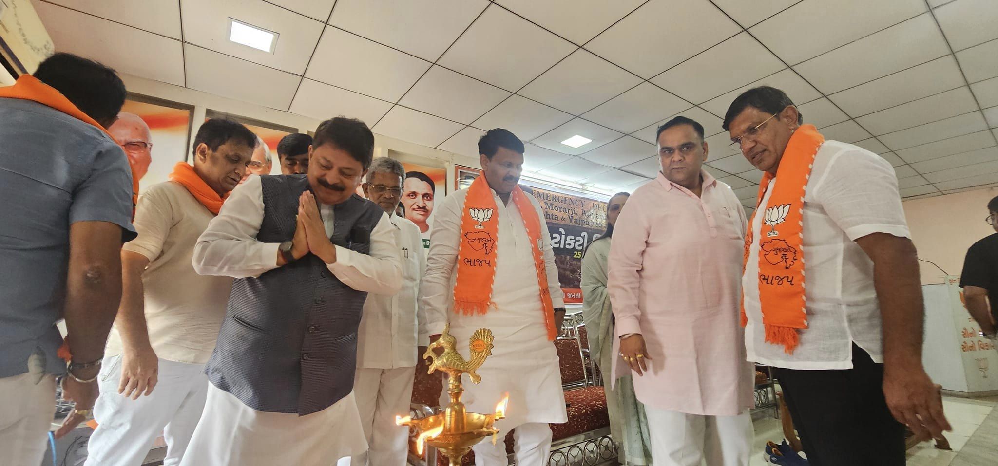 તા.૨૫/૦૬/૨૦૨૪ ના રોજ કટોકટી દિવસનો કાર્યક્રમ સુરત જીલ્લા ભાજપ મધ્યસ્થ કાર્યાલય બારડોલી ખાતે યોજાયો.